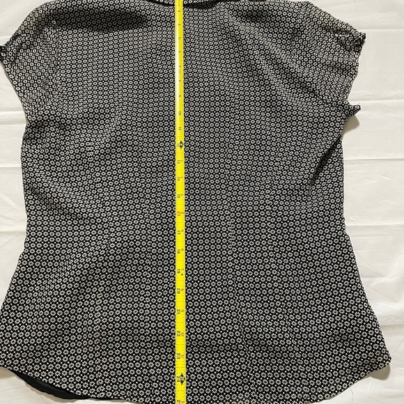 Nine West Women’s sleeveless shirt, Size 8 - Picture 6 of 9